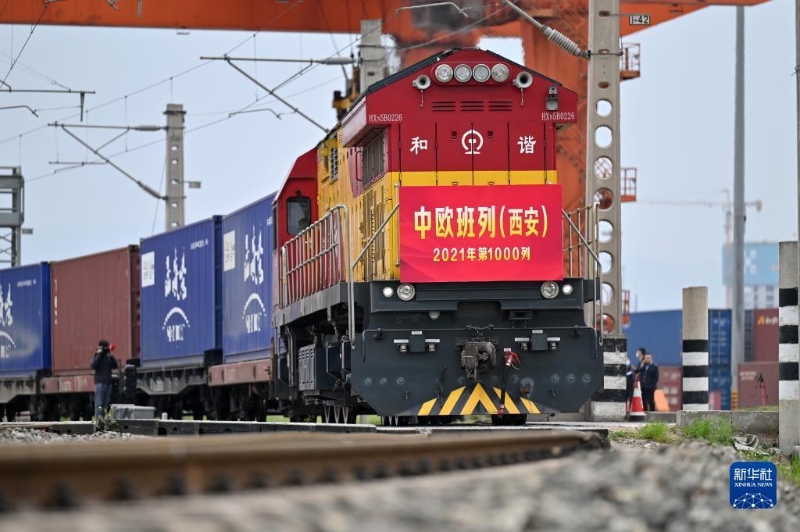 2021年4月13日，X9041次中歐班列（西安）從西安國際港站出發(fā)。這是2021年陜西開行的第1000列中歐班列。新華社記者 李一博 攝