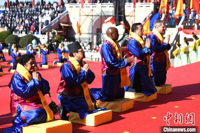 國外信眾參拜媽祖。    圖片來源：中新網(wǎng)