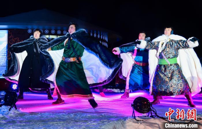 圖為第十七屆阿爾山冰雪節(jié)開幕式現(xiàn)場(chǎng)?！“柹绞形麄鞑抗﹫D