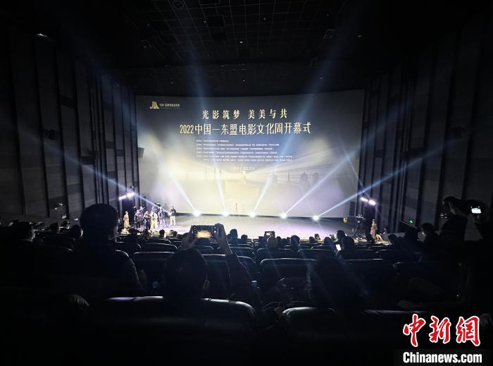 圖為開幕式現(xiàn)場(chǎng)?！￡愌赜?攝