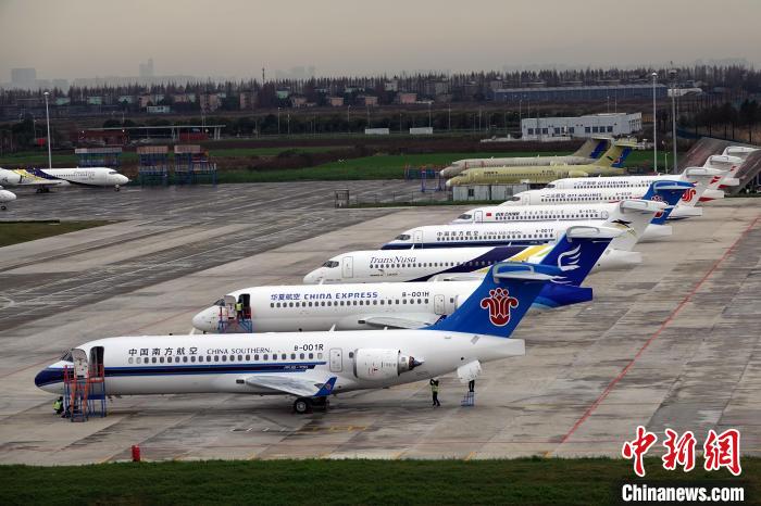 中國(guó)ARJ21飛機(jī)交付百架迎來(lái)批量化生產(chǎn)規(guī)?；\(yùn)營(yíng)系列化發(fā)展