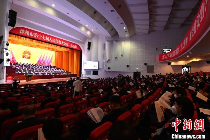 漳州市第十七屆人民代表大會(huì)第二次會(huì)議現(xiàn)場(chǎng)。　張金川 攝