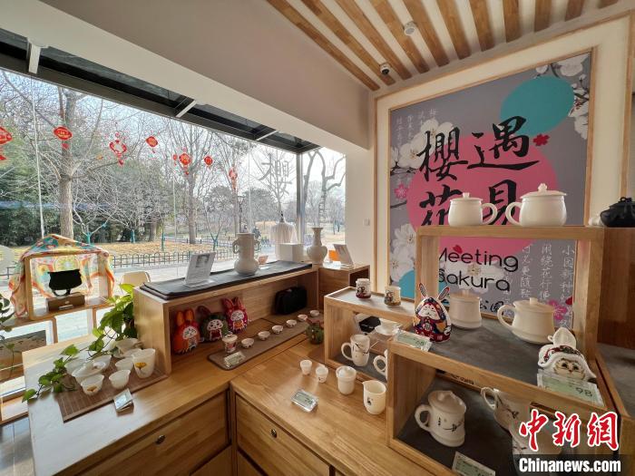 圖為玉淵潭公園小櫻商店?！”本┦泄珗@管理中心供圖