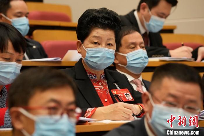 港澳臺僑工作顧問唐清慧：加強中小學(xué)校園足球教育