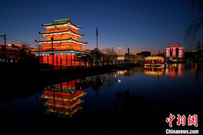 北京奧林匹克塔、CBD建筑群除夕上演燈光秀迎新春