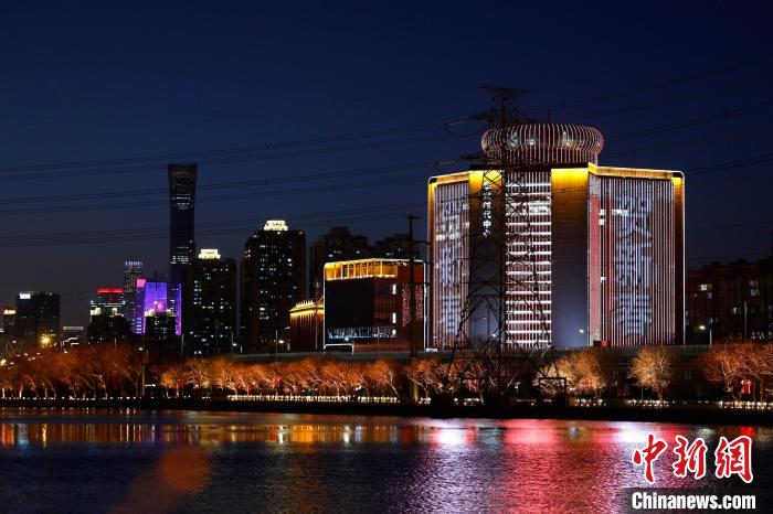 北京地標建筑“點靚”新年燈光秀?！?lt;a target='_blank' href='/'>中新社</a>記者 富田 攝