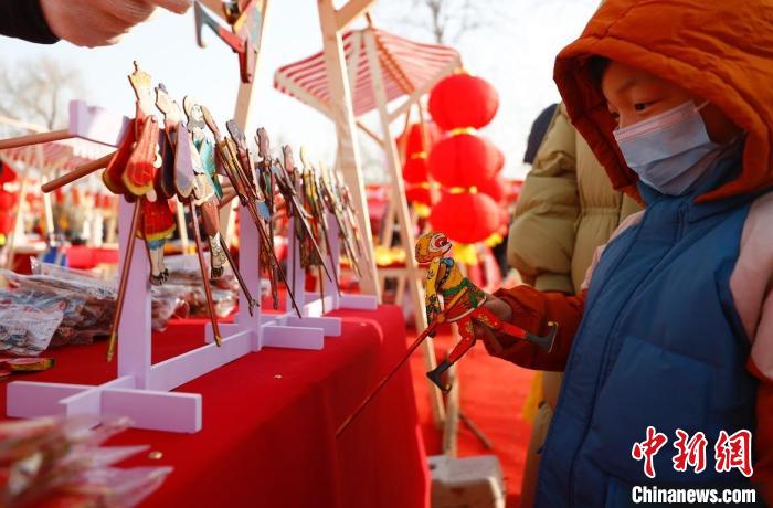 北京消費季“2023——年花豐食大集”正月初一在北京世界花卉大觀園開市。　<a target='_blank' href='/'>中新社</a>記者 富田 攝