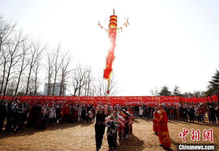 北京消費季“2023——年花豐食大集”正月初一在北京世界花卉大觀園開市?！?lt;a target='_blank' href='/'>中新社</a>記者 富田 攝