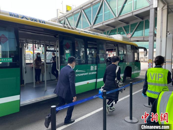 東航為人體捐獻(xiàn)器官運(yùn)輸提供保障服務(wù) 陶濤 攝