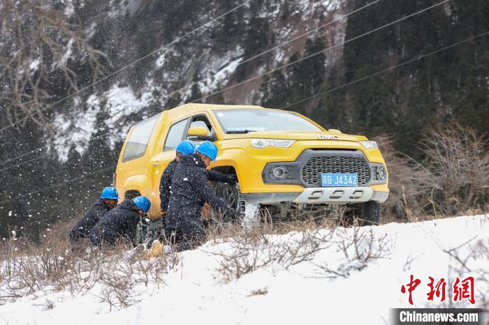 （新春走基層）西藏波密：風雪電力巡線人