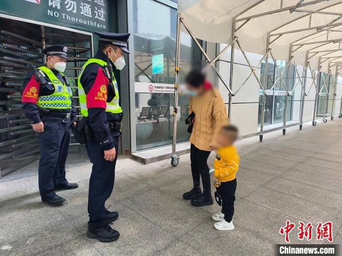 乘車(chē)“丟娃”事件頻發(fā)警方提醒：孩子安全莫大意!