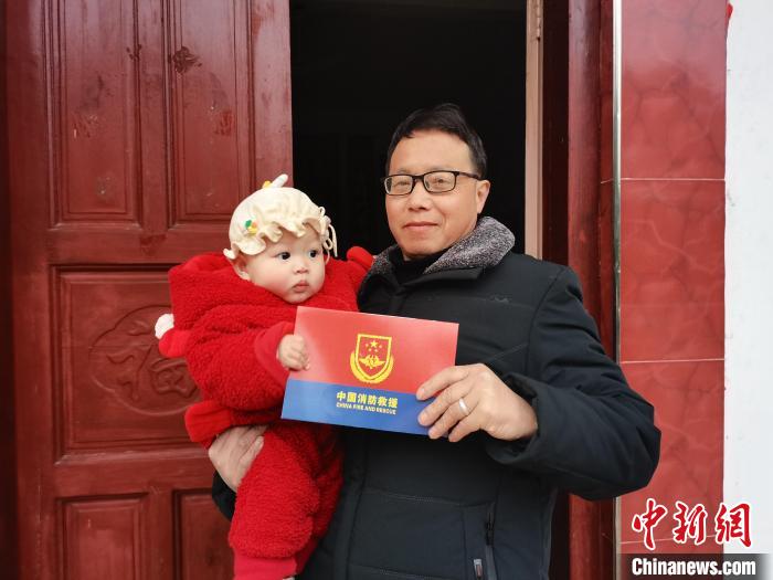 消防救援人員家屬收到新春慰問信?！￡惷鹘?攝