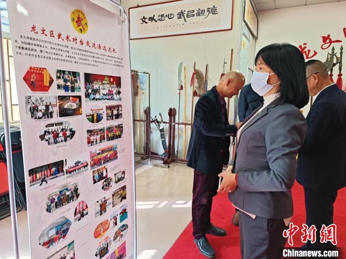 “龍文武術‘遷臺記憶’物品歸集展”活動現(xiàn)場?！×握涿?攝