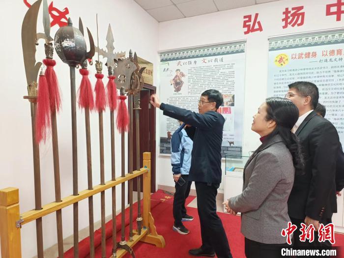 “龍文武術‘遷臺記憶’物品歸集展”活動現(xiàn)場?！×握涿?攝