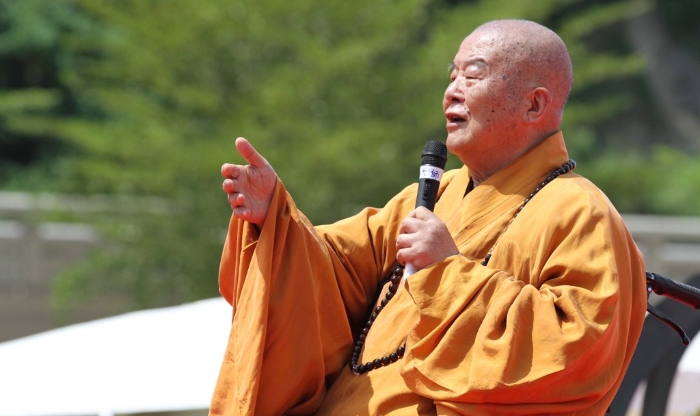 佛光山創(chuàng)辦人星雲(yún)法師昨天下午離世，享耆壽97歲。圖為2018年，星雲(yún)大師公開(kāi)向信眾開(kāi)示。(資料照／佛光山提供)