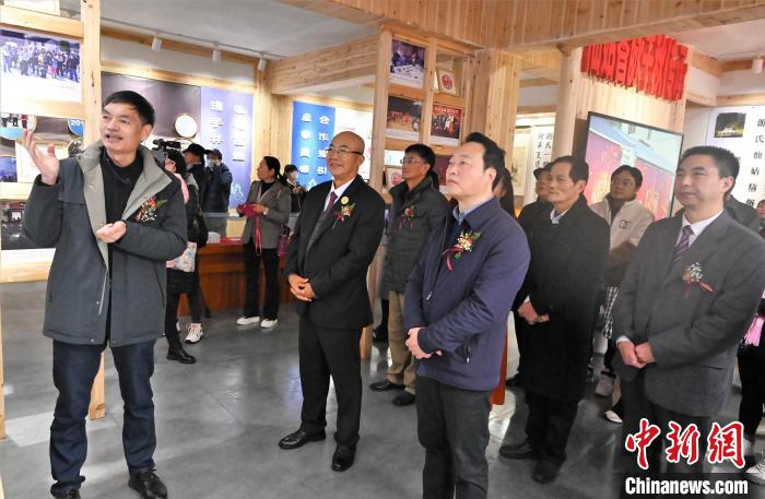 嘉賓參觀游仙姑民俗文化暨對臺交流成果展示館。