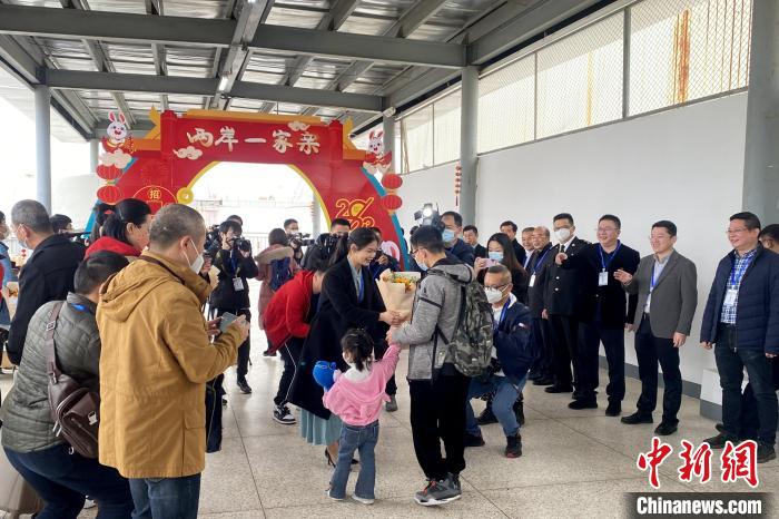 位于“鄭成功故里”南安石井的泉金客運(yùn)碼頭重現(xiàn)熱鬧一幕?！∪?攝