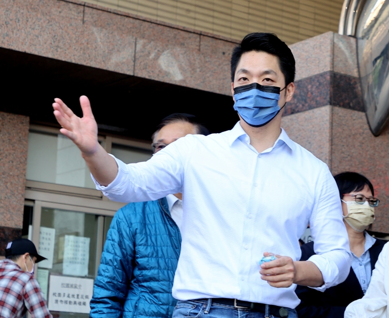 臺(tái)北市長蔣萬安13日一早赴松山小學(xué)陪學(xué)童開學(xué)。（圖源：臺(tái)灣《聯(lián)合報(bào)》）