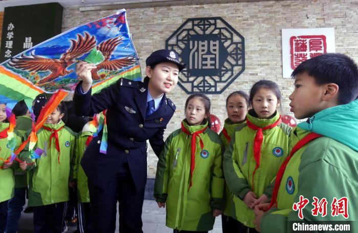 鐵路公安機關(guān)進校園入教室，護航中小學(xué)生成長 公安部鐵路公安局供圖