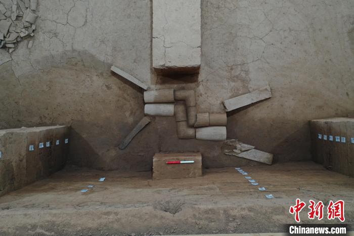 圖為三號(hào)建筑2號(hào)排水設(shè)施?！“⒎繉m與上林苑考古隊(duì)供圖