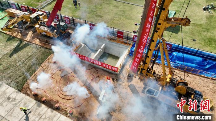 深江鐵路(深圳段)全線首樁正式開鉆?！￡愇?攝