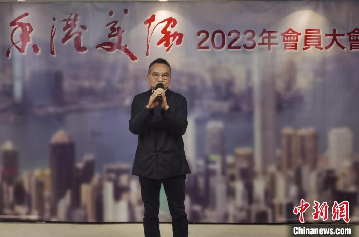 香港美協(xié)主席林天行致辭?！∷饔袨?攝