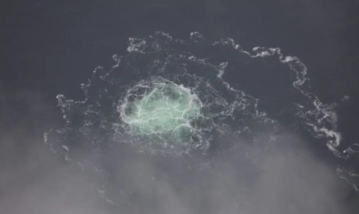 當(dāng)?shù)貢r(shí)間2022年9月29日，瑞典，“北溪”天然氣管道泄漏，天然氣不斷噴涌而出。