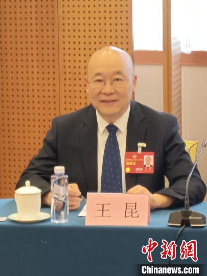 圖為全國(guó)政協(xié)委員，農(nóng)工黨青海省委會(huì)主委王昆?！∈茉L者供圖