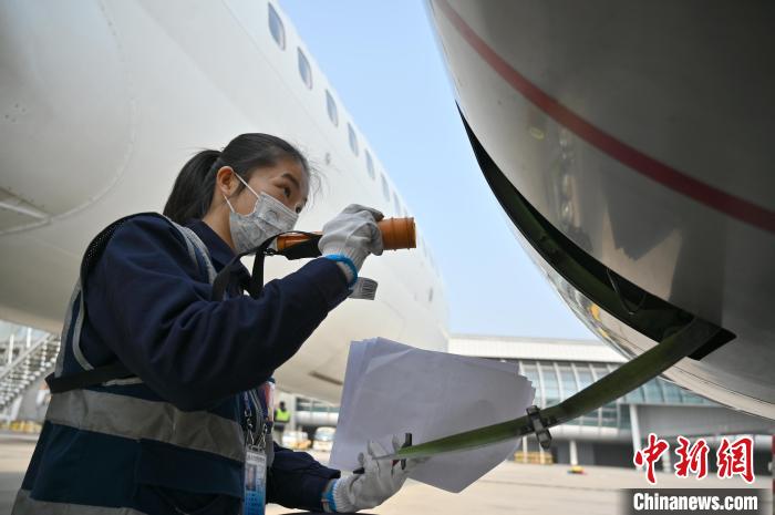 廣西“95后飛機醫(yī)生”：向挑戰(zhàn)而生的酷女孩