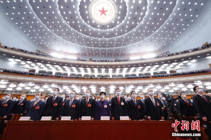 2023年3月5日，十四屆全國(guó)人大一次會(huì)議在北京人民大會(huì)堂開幕。<a target='_blank' href='/'>中新社</a>記者 盛佳鵬 攝