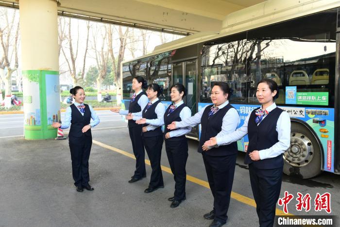 探訪(fǎng)鄭州“巾幗公交線(xiàn)路”：35年為民服務(wù)初心不變