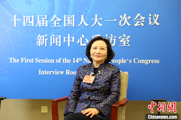 十四屆全國人大一次會議即將在北京召開。3月3日，來自臺灣團的全國人大代表陳云英在北京接受中新社等媒體采訪。2003年以來，陳云英已連續(xù)擔(dān)任五屆全國人大代表。 中新社記者 朱賀 攝