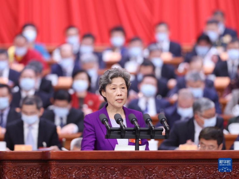 3月7日，全國(guó)政協(xié)十四屆一次會(huì)議在北京人民大會(huì)堂舉行第二次全體會(huì)議。這是田向利委員作大會(huì)發(fā)言。（圖源：新華社）