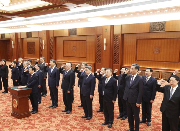 國務院各部部長、各委員會主任、中國人民銀行行長、審計長進行憲法宣