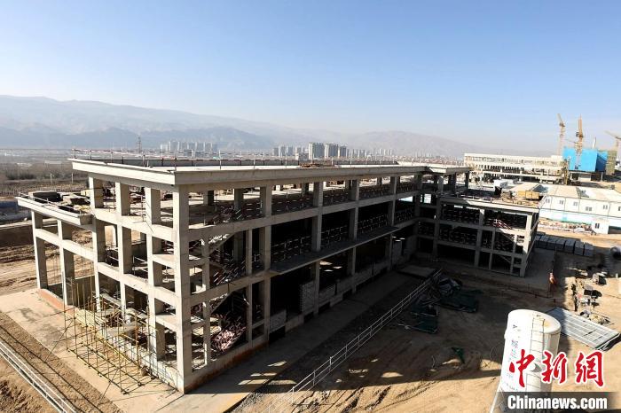 青藏高原最大民用機場三期擴建工程全面復(fù)工