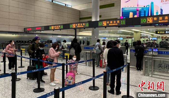 10余家航司36架次客運(yùn)航班(含公務(wù)機(jī))列入當(dāng)日出入境航班計(jì)劃?！∩虾＿厵z總站供圖