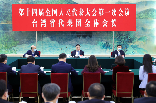 3月9日，中共中央政治局常委王滬寧參加十四屆全國(guó)人大一次會(huì)議臺(tái)灣代表團(tuán)的審議。新華社記者 劉彬 攝.jpg
