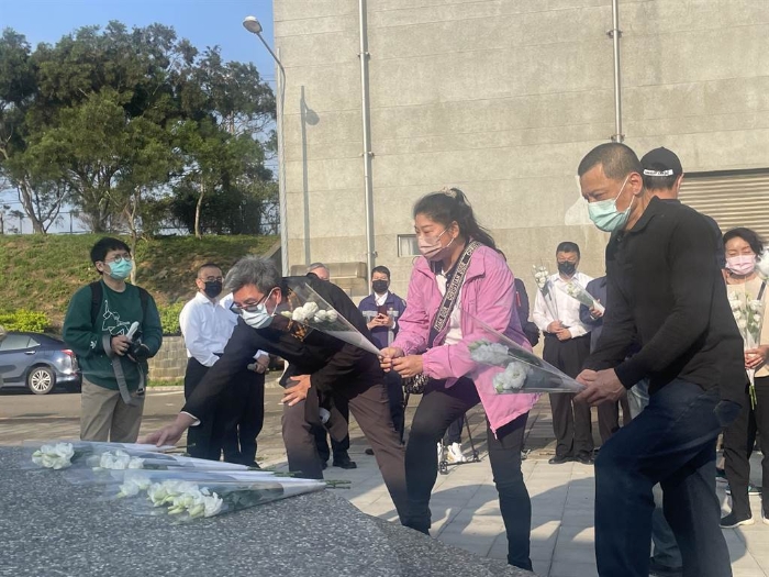 臺(tái)鐵“太魯閣事故”2周年，罹難者家屬赴臺(tái)鐵富岡機(jī)廠參加追思活動(dòng)