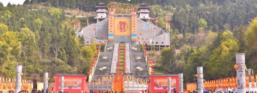 共緬華夏之母，共敘兩岸親情！海峽兩岸同胞共拜華夏母親嫘祖