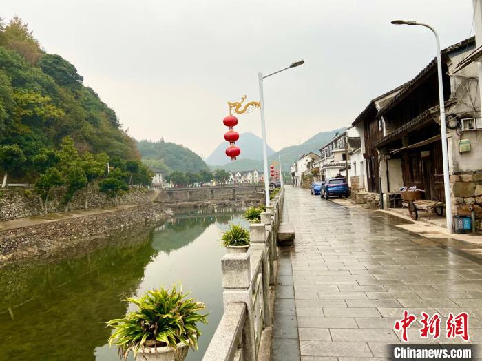 大堰鎮(zhèn)鄉(xiāng)村一景?！×植?攝
