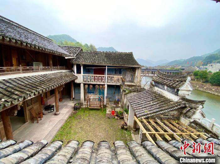 大堰鎮(zhèn)鄉(xiāng)村一景。　林波 攝