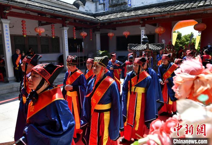 圖為兩岸宗親信眾共祭開閩三王。　呂明 攝