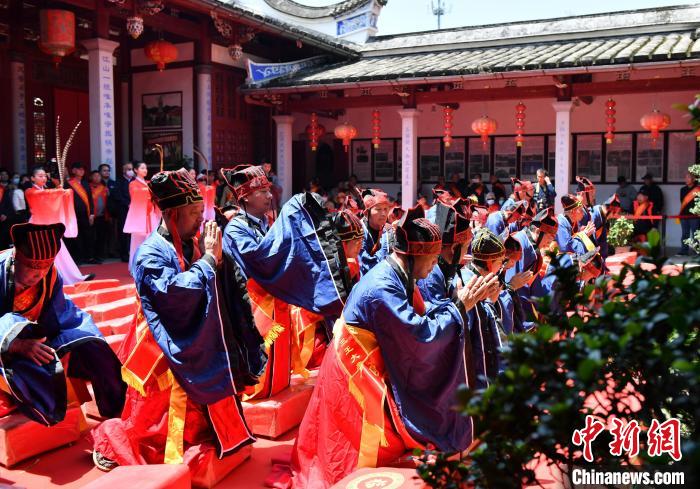 圖為兩岸宗親信眾共祭開閩三王。　呂明 攝