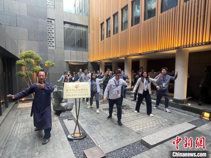 香港青年晨練太極拳 彭詩琪 攝