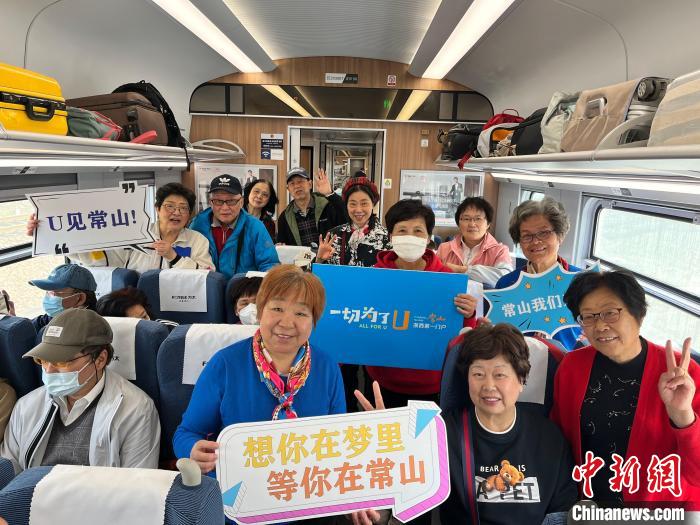 “樂游長三角·常山號”上海假日列車今日首發(fā)?！±山ǔ?攝
