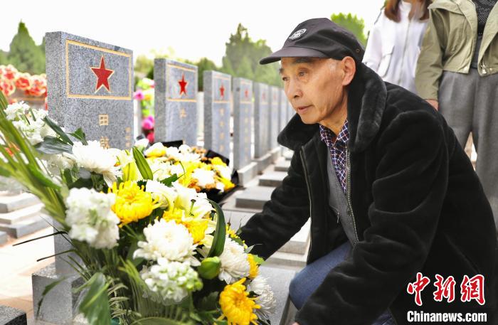 湖北恩施：為長(zhǎng)眠他鄉(xiāng)71年烈士尋到在世親人