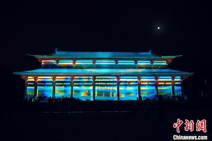 新和縣唐安西都護府文化園夜景?！⌒潞涂h唐安西都護府文化園提供