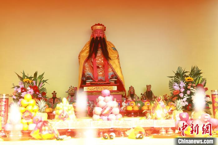 圖為青礁慈濟(jì)祖宮保生大帝神尊。　李思源 攝