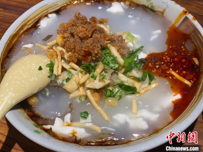 圖為明媛熙拍攝的樂山美食圖片?！∈茉L者供圖