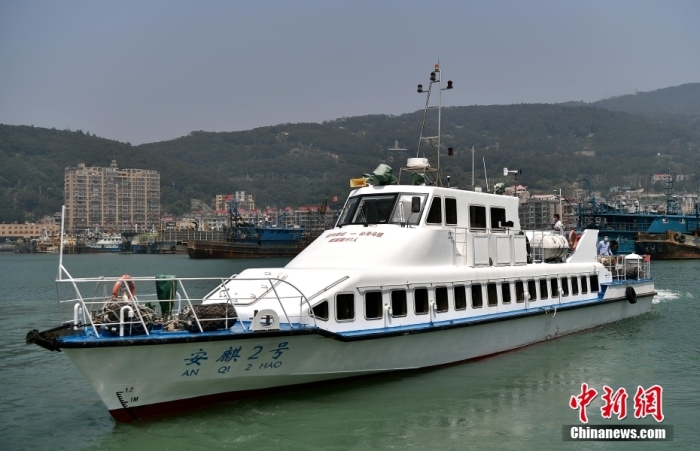 4月17日，“安麒2號”客輪從福州連江黃岐啟程前往馬祖。<a target='_blank' href='/'>中新社</a>記者 張斌 攝